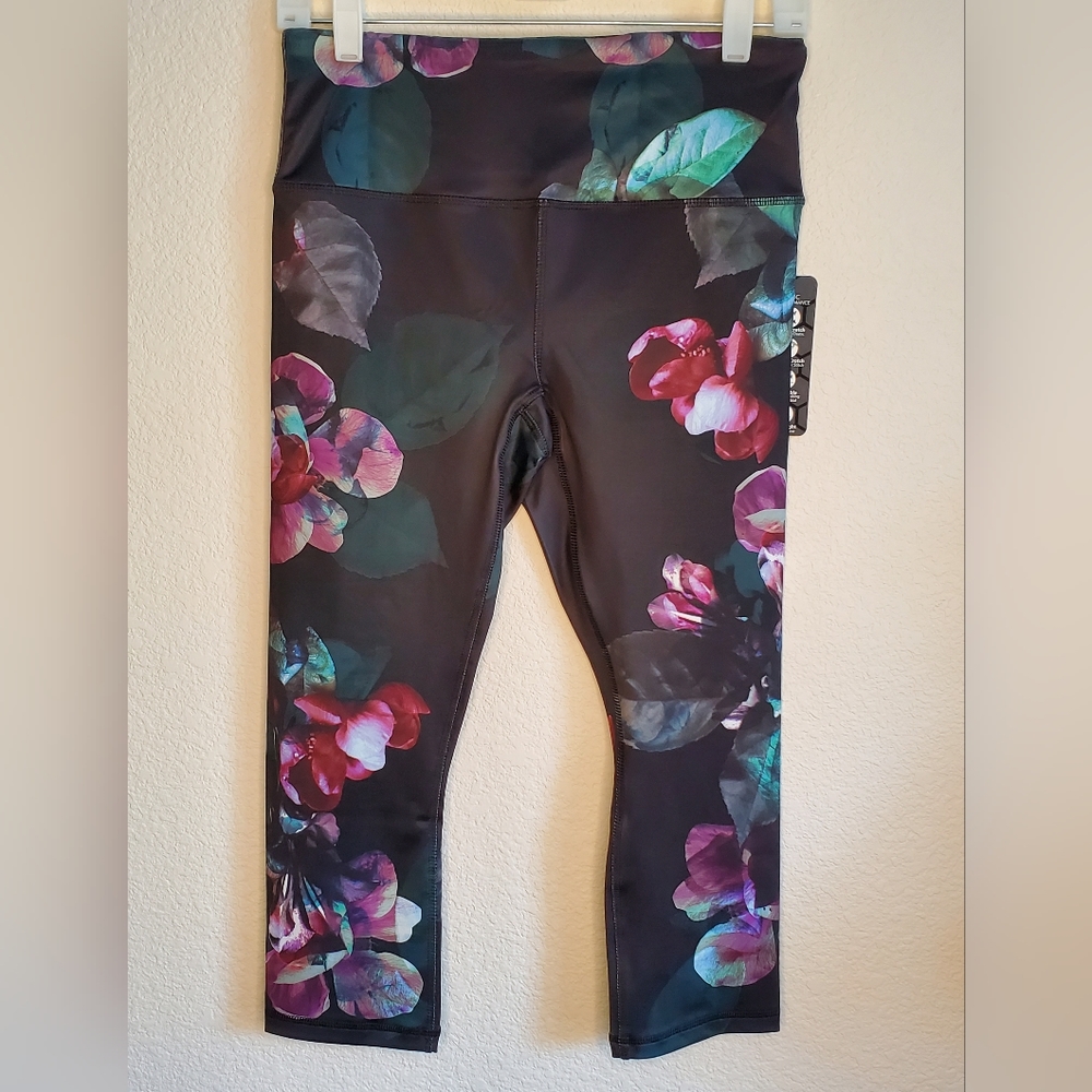 Active Queens Capri Yoga Pants - Picture 9 of 9